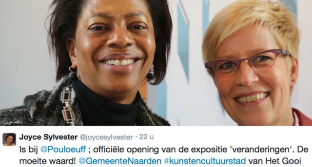 Joyce Sylvester hier met curator Ine van der Horn van de galerie